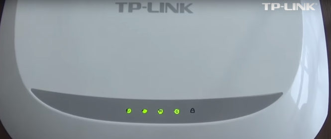 Leds de luzes verdes acesos do roteador TP-Link