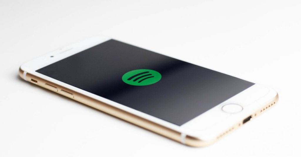 Facebook ganha player do Spotify para ouvir música no feed de notícias